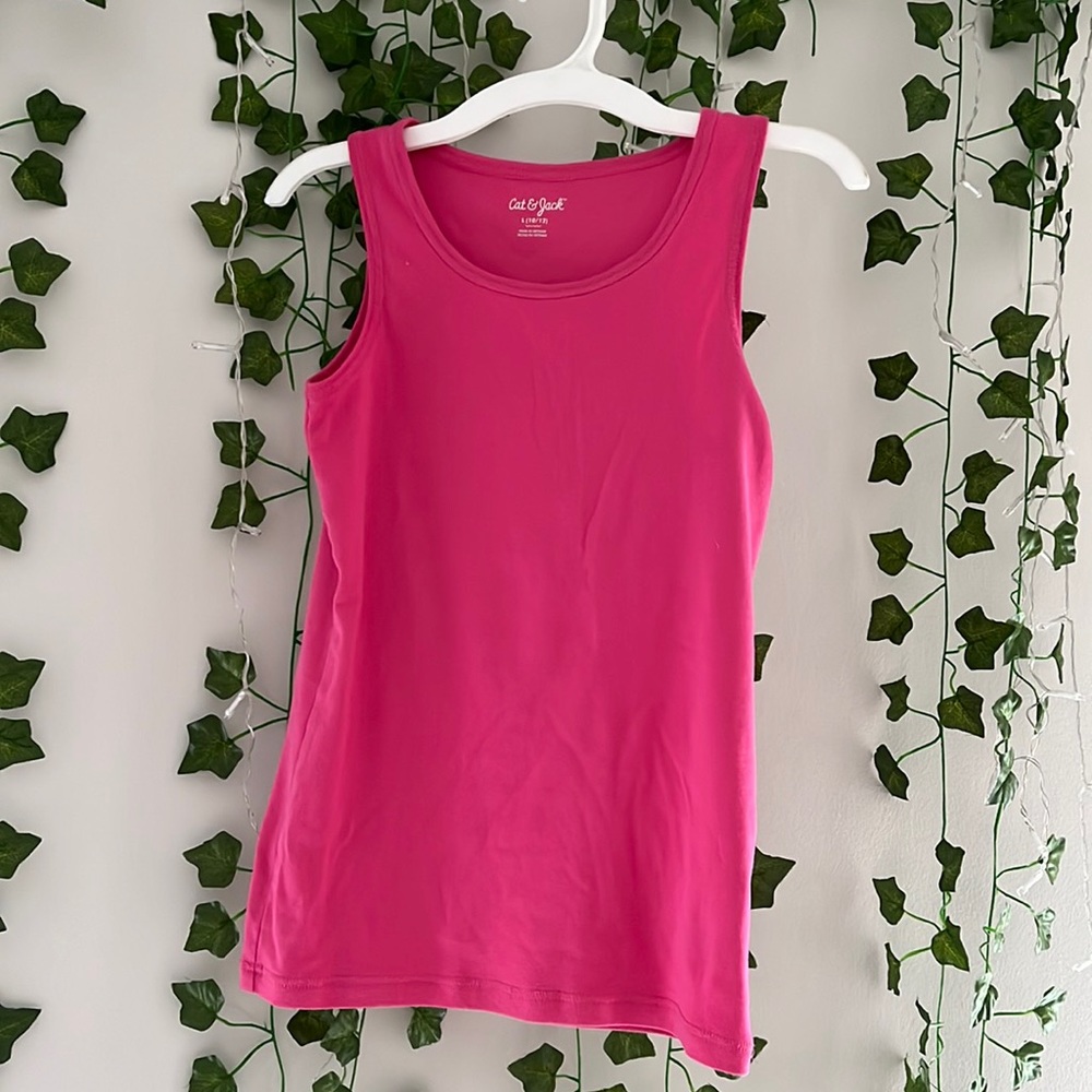 I am selling a pink tang top. It is in great shape. This was barely worn.